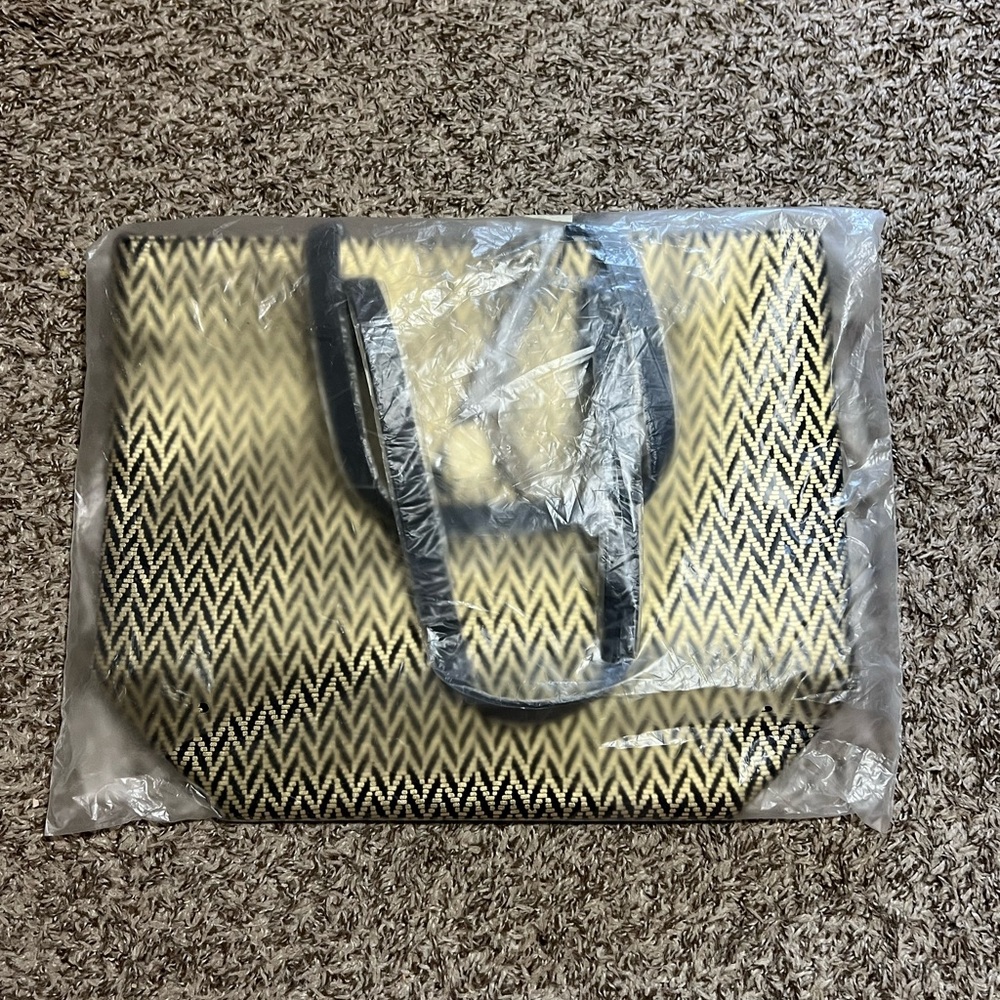 NWT Shiseido Black and Gold Geometric Tote Bag - Picture 6 of 9